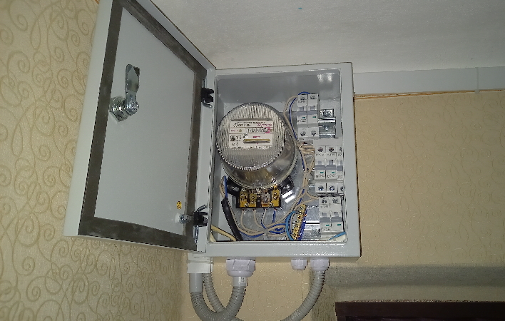 Перенос электрощитка в квартире с автоматикой и электросчетчиком